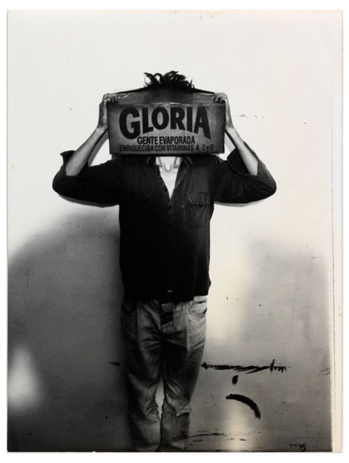 Eduardo Villanes. Gloria evaporada series, 1994. Gelatin silver print, 12 x 9 cm. Vintage print. Artist’s collection, Lima
© Eduardo Villanes.