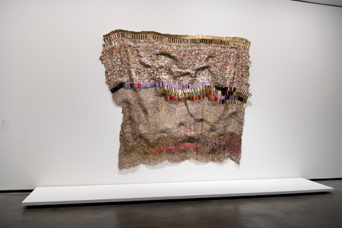 El Anatsui. Textile Name. Bottle tops and sweetie wrappers. Galerías Making Africa.