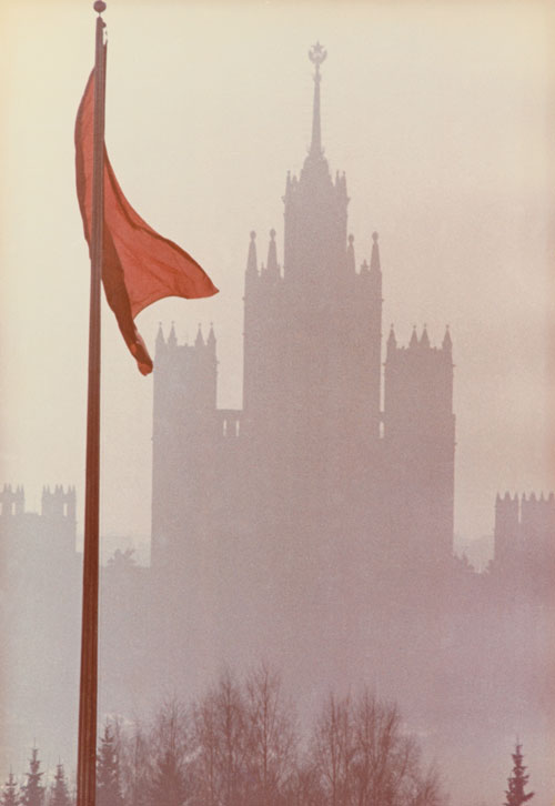 Dmitri Baltermants. Untitled (Flag), 1960s. Collection of the Multimedia Art Museum, Moscow/Moscow House of Photography Museum. © Multimedia Art Museum, Moscow/ Moscow House of Photography Museum.
