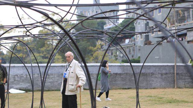 Yona Friedman with Street Museum, an interactive, collaborative work located in the park at the entrance to Nantou’s main gate.